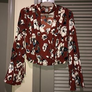 Floral bell sleeve cropped top